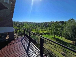 BELLÍSIMA CASA EN VENTA EN ESTANCIA VIEJA, A 2 CUADRAS DEL RIO BALNEARIO, UN LUGAR DE SIERRAS Y RELAX. GRAN PARQUE DE 2.760 mt2